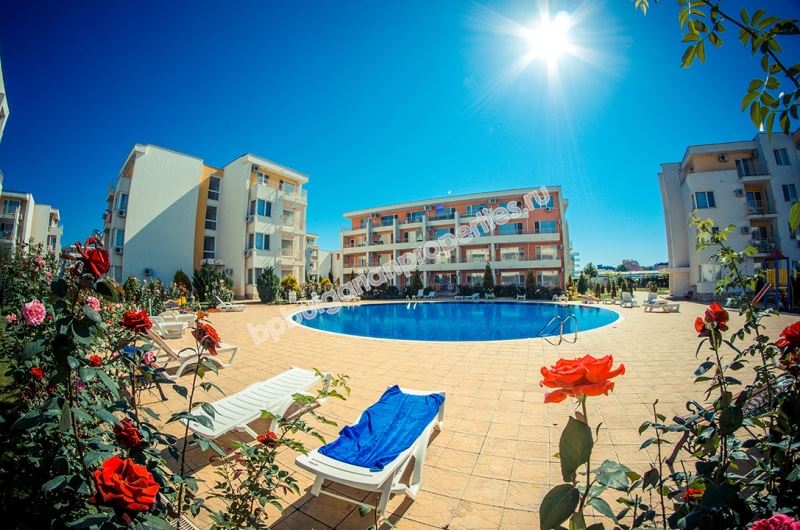 Тристаен апартамент в затворен комплекс на цената на двустаен в Слънчев Бряг