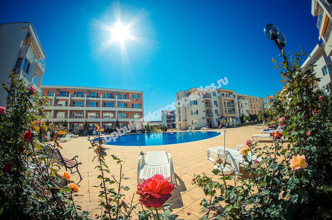 Тристаен апартамент в затворен комплекс на цената на двустаен в Слънчев Бряг