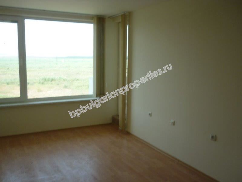 Тристаен апартамент в затворен комплекс на цената на двустаен в Слънчев Бряг