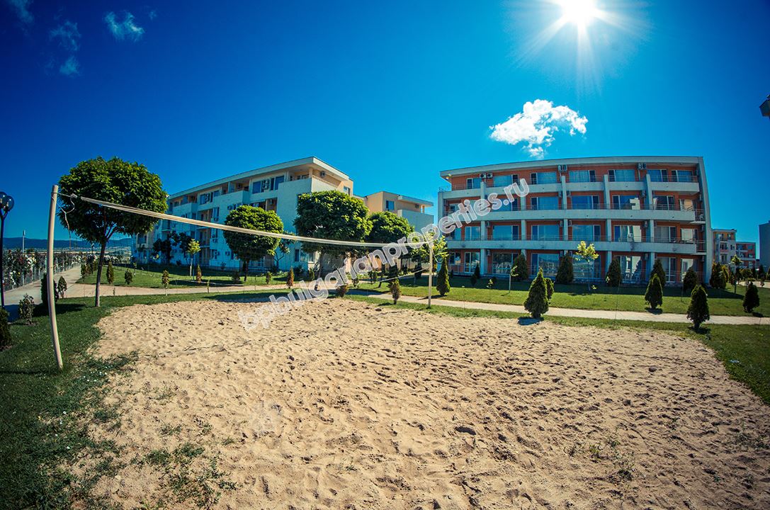 Тристаен апартамент в затворен комплекс на цената на двустаен в Слънчев Бряг