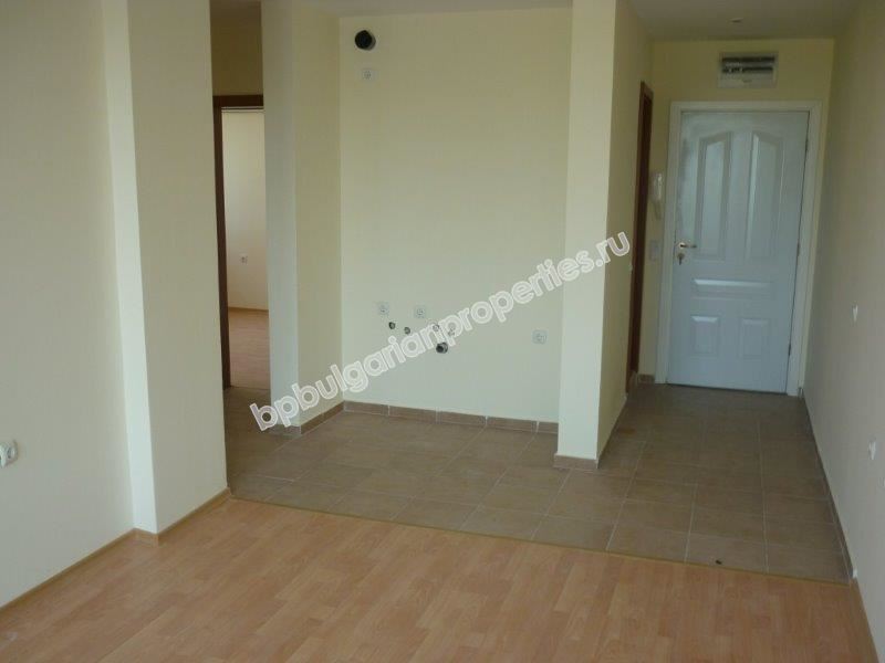 Тристаен апартамент в затворен комплекс на цената на двустаен в Слънчев Бряг