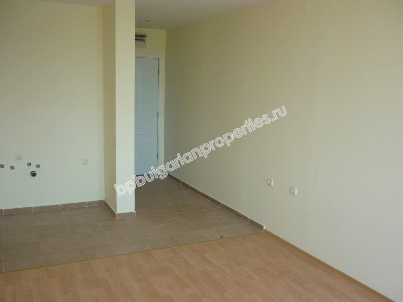 Тристаен апартамент в затворен комплекс на цената на двустаен в Слънчев Бряг