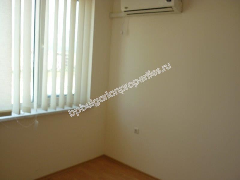Тристаен апартамент в затворен комплекс на цената на двустаен в Слънчев Бряг