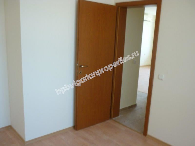 Тристаен апартамент в затворен комплекс на цената на двустаен в Слънчев Бряг