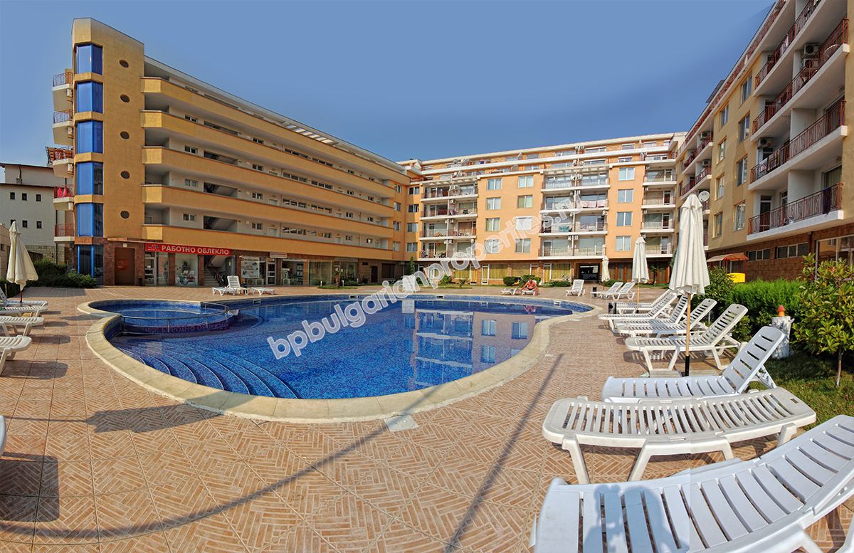 Голям едноспален мебелиран апартамент близо до плажа за продажба в курорта Слънчев Бряг