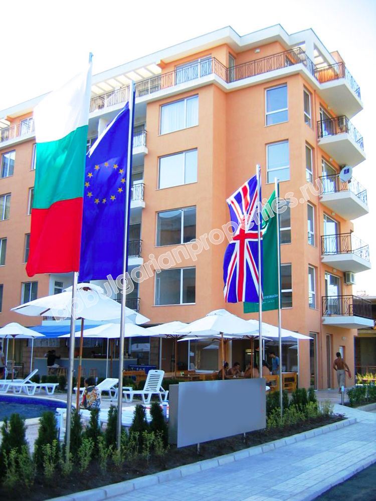 Голям едноспален мебелиран апартамент близо до плажа за продажба в курорта Слънчев Бряг