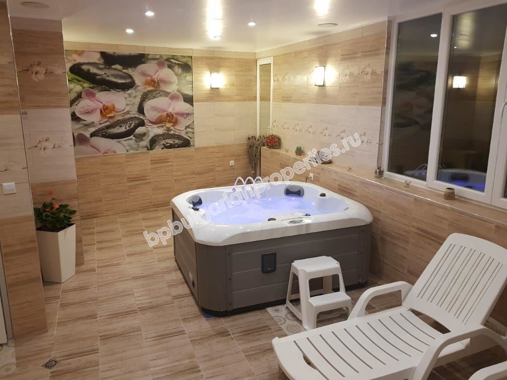 Хотел с ресторант на 3 км от Слънчев Бряг