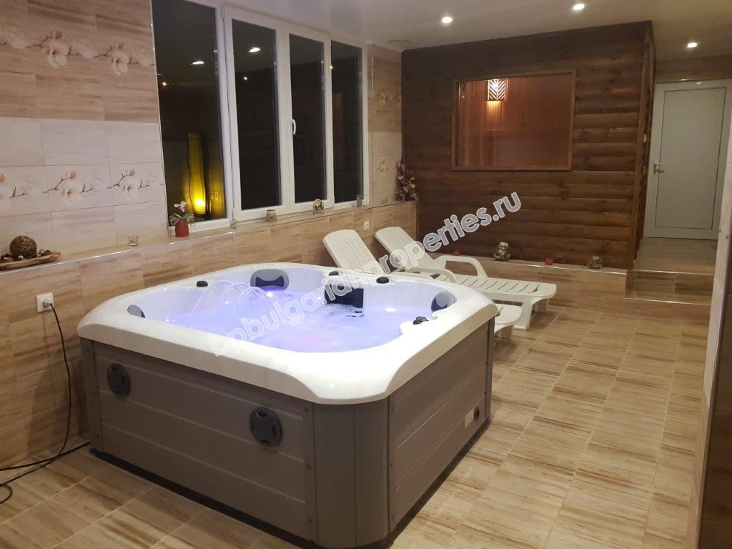 Хотел с ресторант на 3 км от Слънчев Бряг