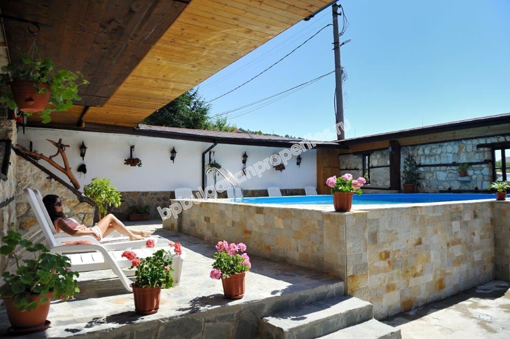 Хотел с ресторант на 3 км от Слънчев Бряг