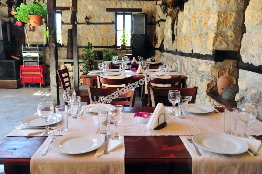 Хотел с ресторант на 3 км от Слънчев Бряг