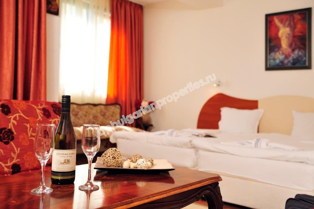 Хотел с ресторант на 3 км от Слънчев Бряг