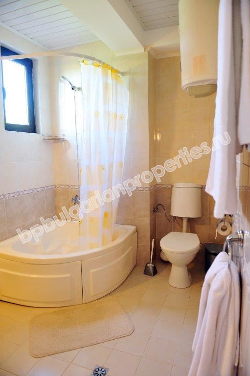 Хотел с ресторант на 3 км от Слънчев Бряг