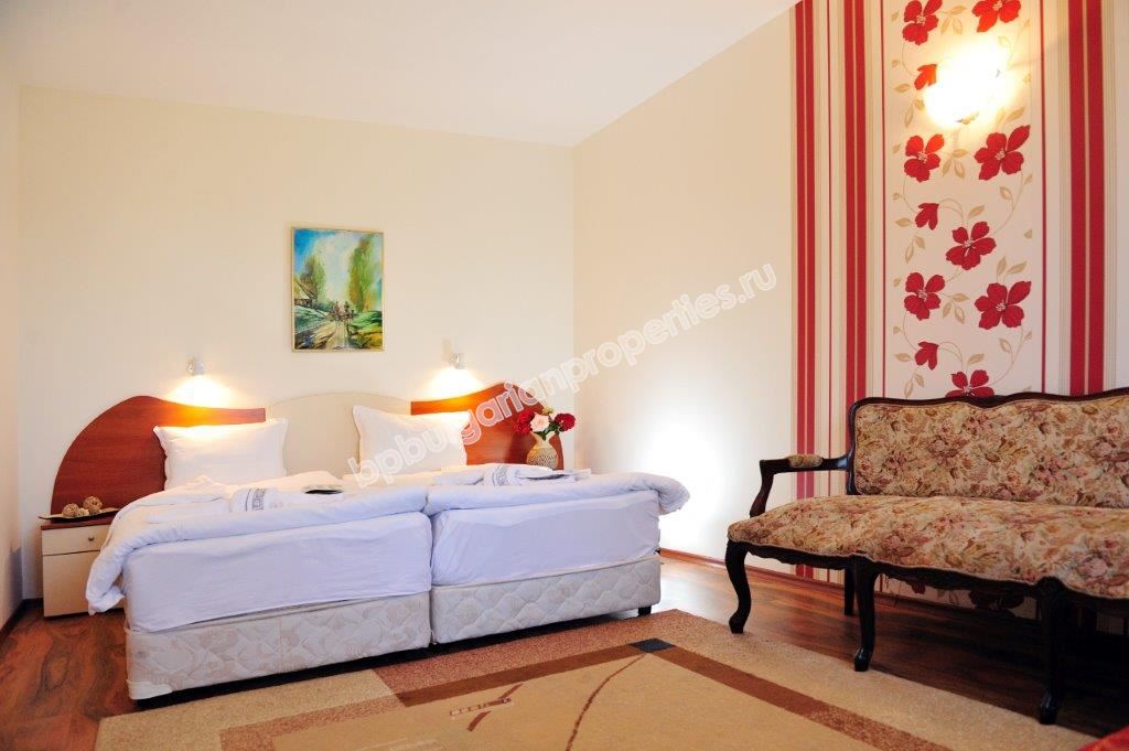 Хотел с ресторант на 3 км от Слънчев Бряг