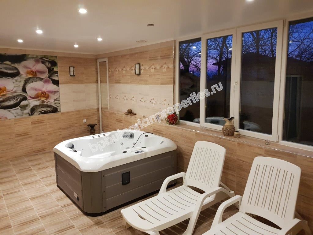 Хотел с ресторант на 3 км от Слънчев Бряг