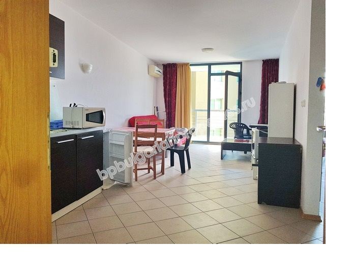 Просторен двустаен обзаведен апартамент за продажба в курорта Слънчев Бряг