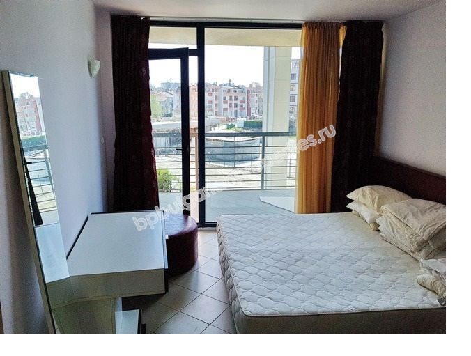 Просторен двустаен обзаведен апартамент за продажба в курорта Слънчев Бряг