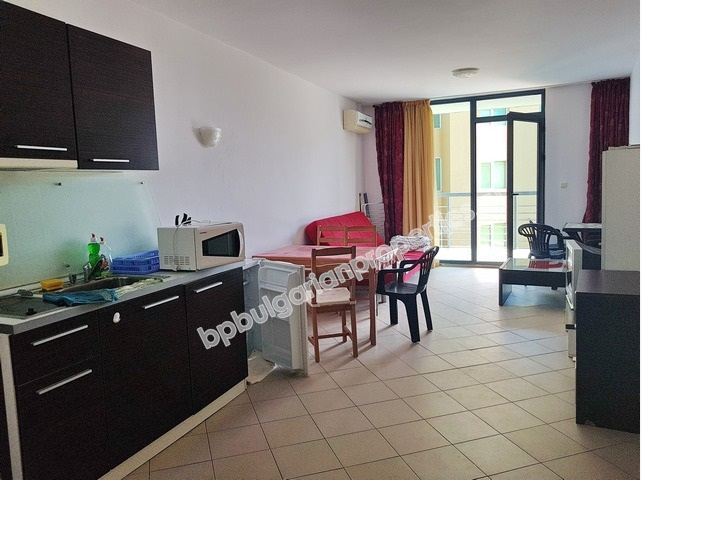 Просторен двустаен обзаведен апартамент за продажба в курорта Слънчев Бряг