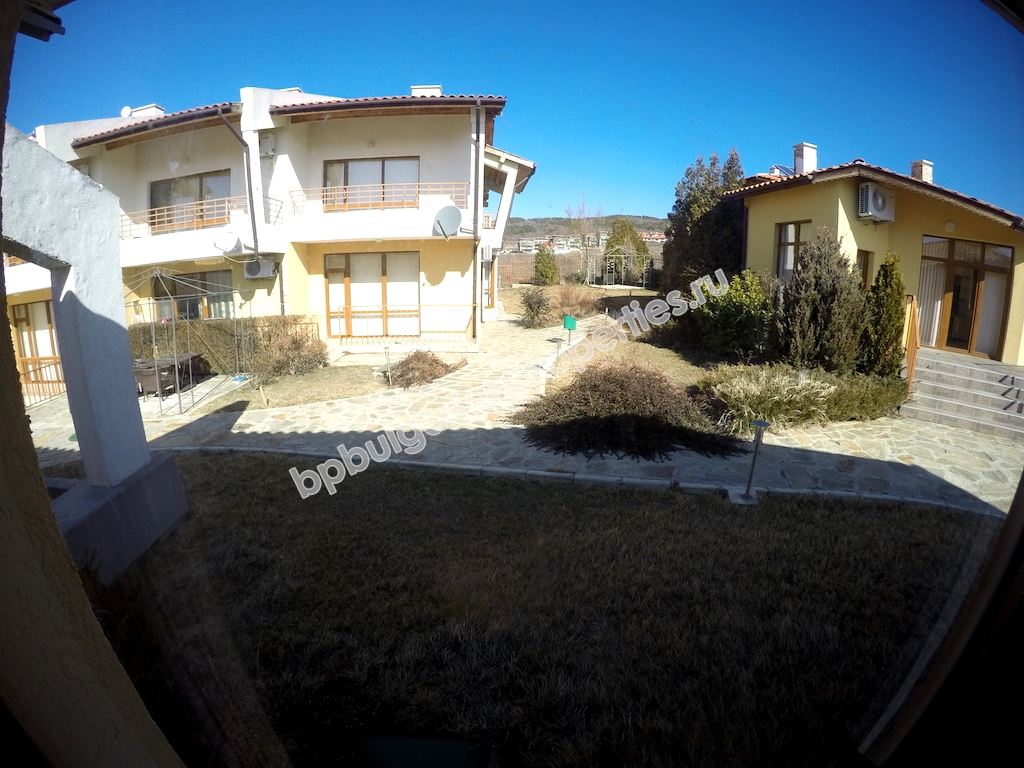 Едноетажна къща с две спални за продажба близо до морето и курорта Слънчев Бряг