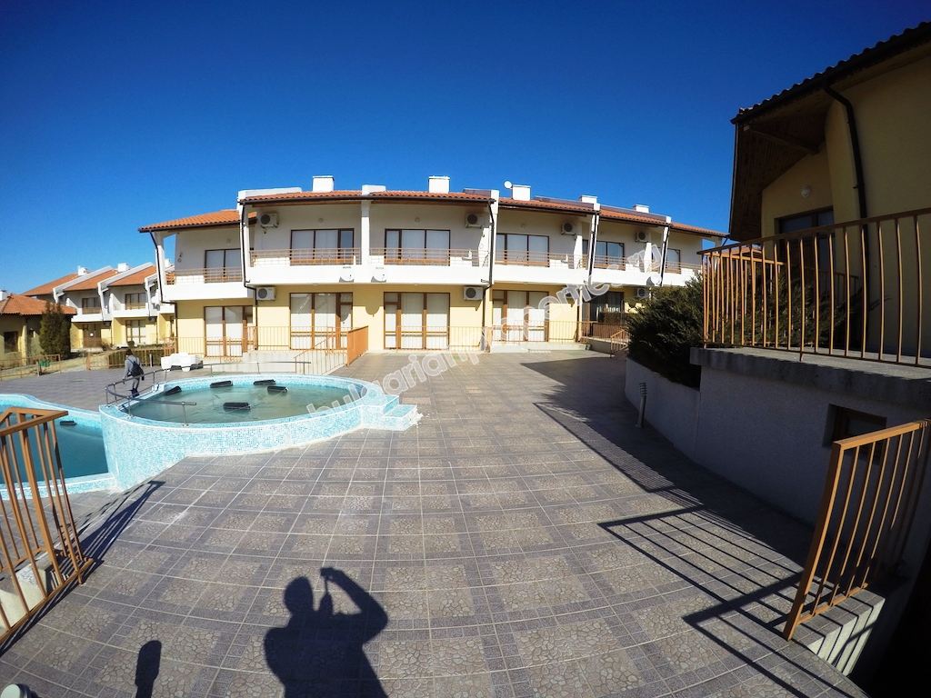 Едноетажна къща с две спални за продажба близо до морето и курорта Слънчев Бряг