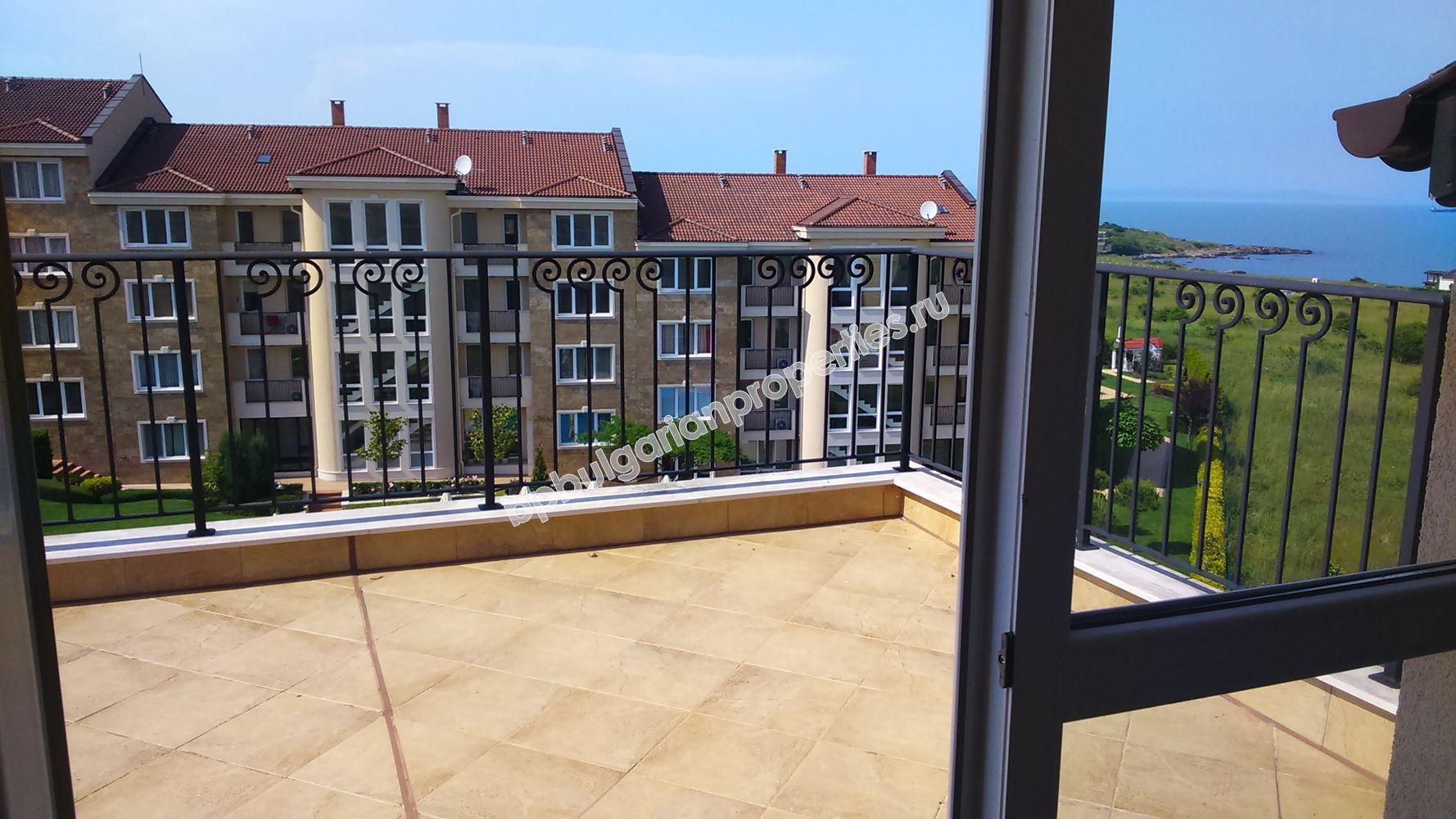 Лукс апартаменти на първа линия за продажба в курорта Черноморец Лукс апартаменти на първа линия за продажба в курорта Черноморец