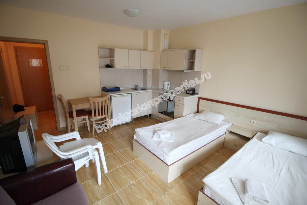 Мебелирано голямо студио за продажба в курорта Слънчев Бряг