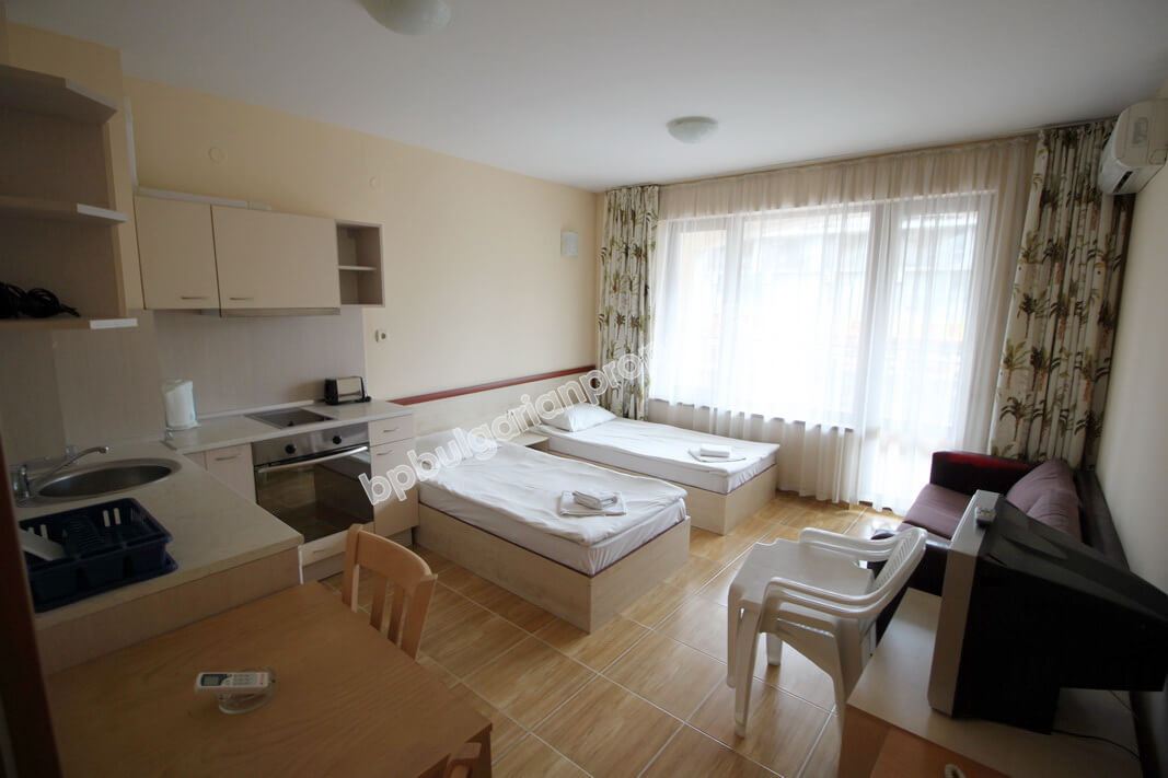 Мебелирано голямо студио за продажба в курорта Слънчев Бряг