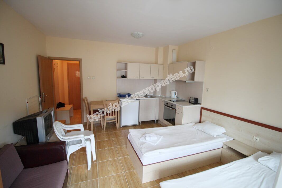 Мебелирано голямо студио за продажба в курорта Слънчев Бряг