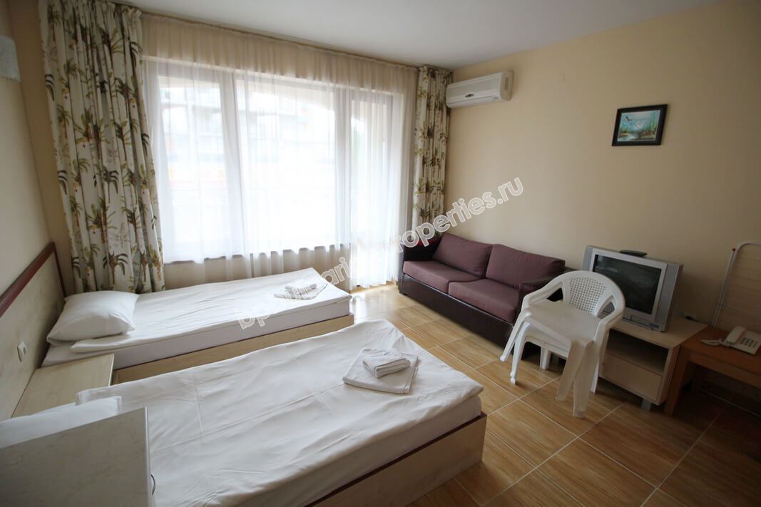 Мебелирано голямо студио за продажба в курорта Слънчев Бряг