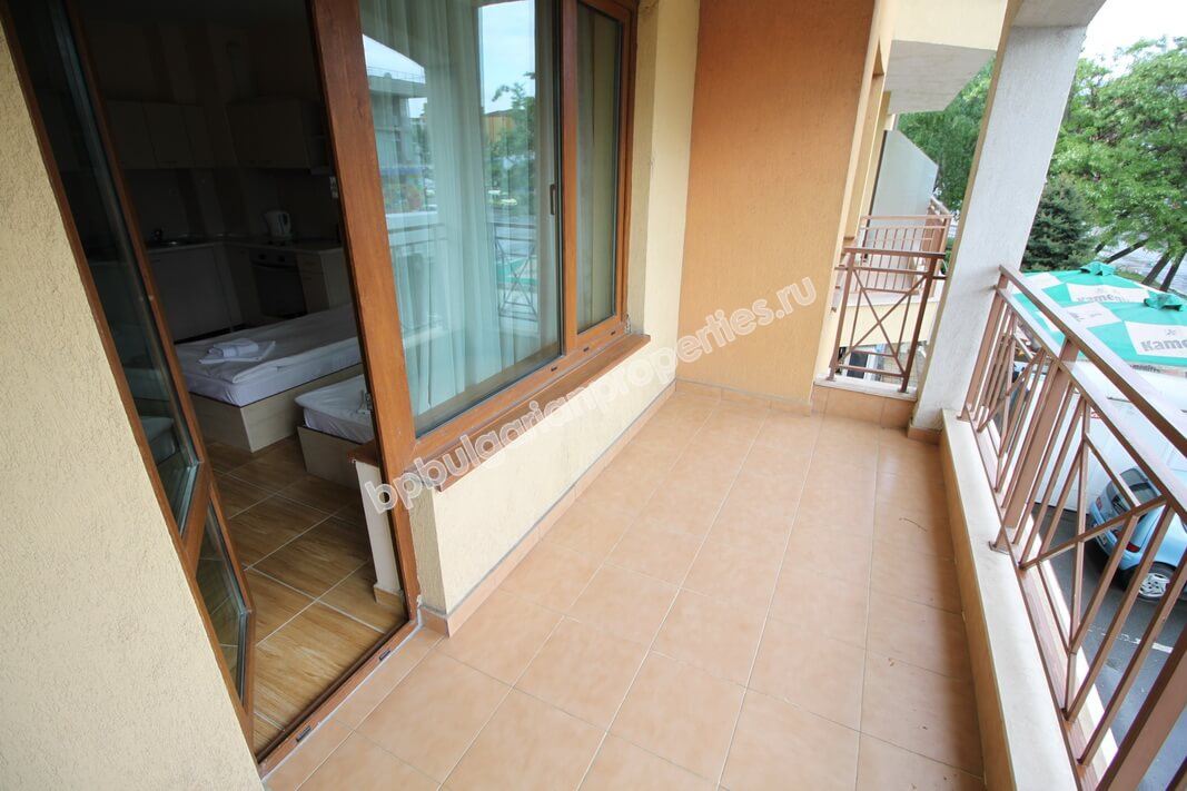 Мебелирано голямо студио за продажба в курорта Слънчев Бряг