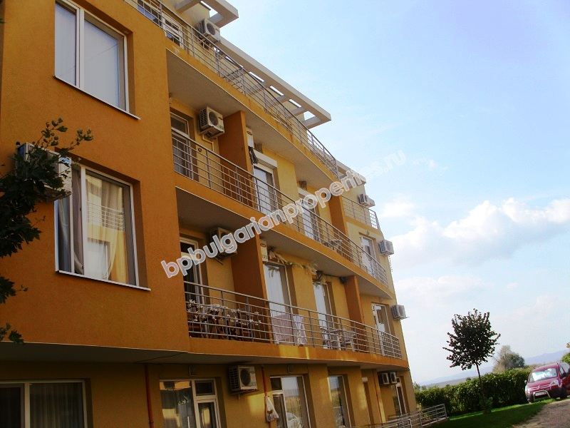 Мебелиран двуспален апартамент за продажба близо до Слънчев Бряг