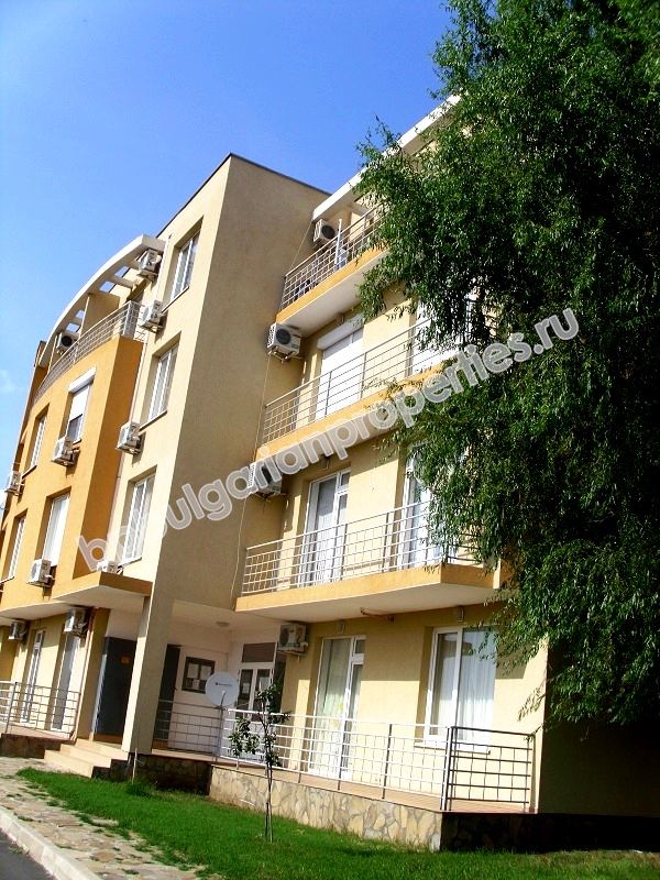 Мебелиран двуспален апартамент за продажба близо до Слънчев Бряг