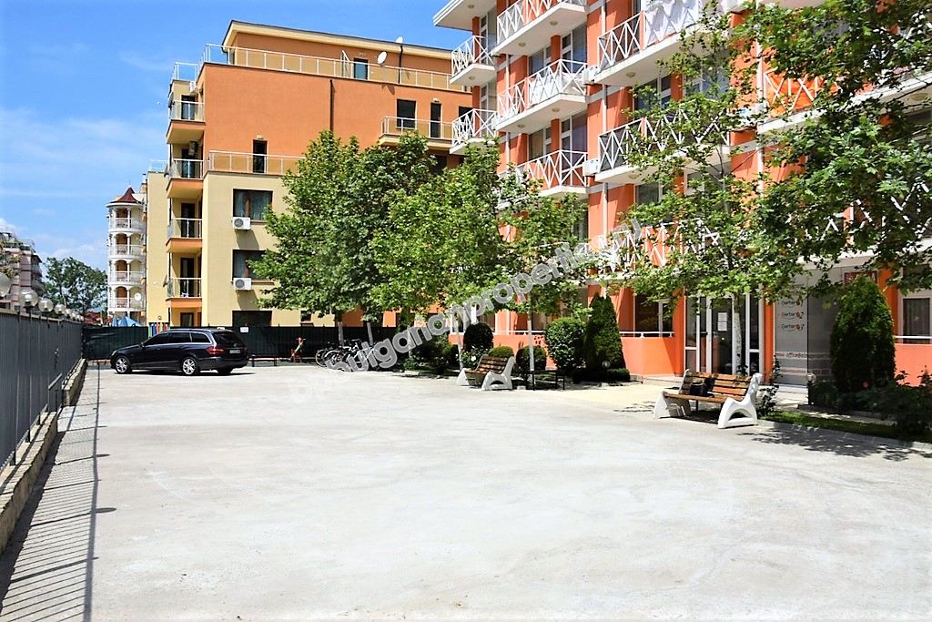 Двустаен мебелиран апартамент за продажба в Слънчев бряг