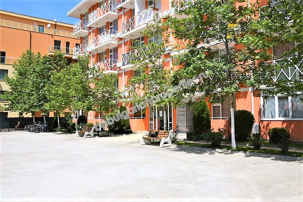 Двустаен мебелиран апартамент за продажба в Слънчев бряг