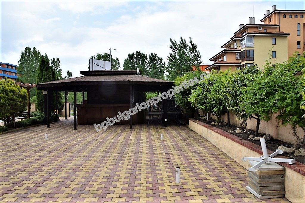 Мебелиран едноспален апартамент близо до плажа за продажба в курорта Слънчев Бряг