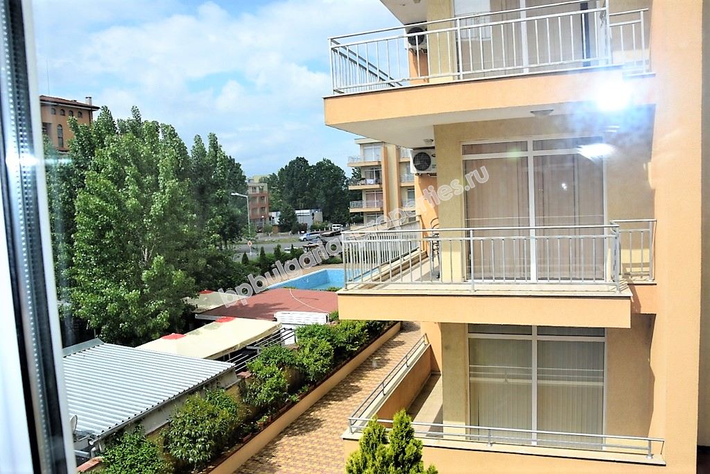 Мебелиран едноспален апартамент близо до плажа за продажба в курорта Слънчев Бряг