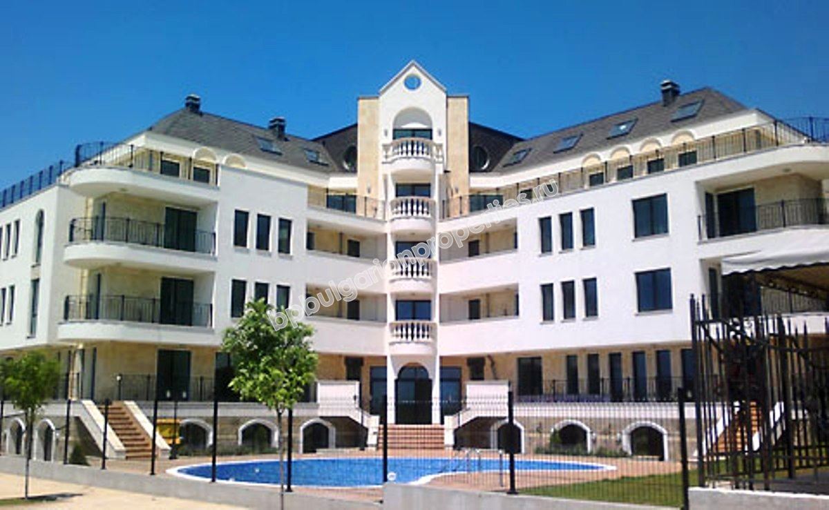 Мебелиран двустаен апартамент близо до плажа за продаване в курорта Свети Влас