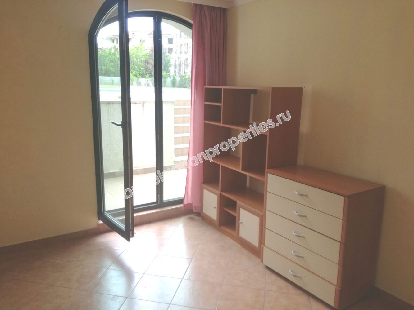 Мебелиран двустаен апартамент близо до плажа за продаване в курорта Свети Влас