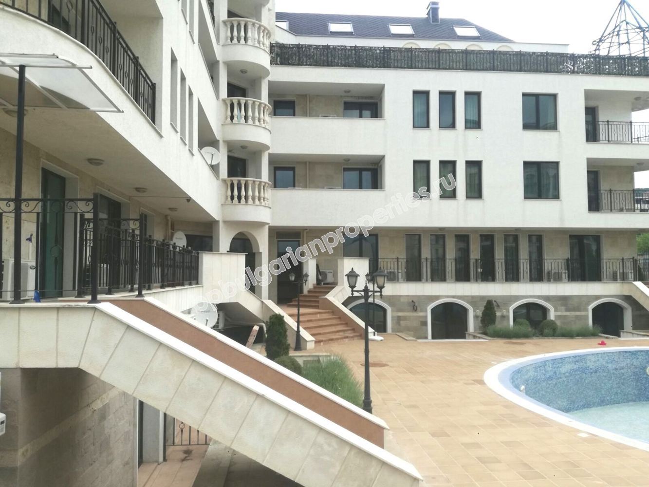 Мебелиран двустаен апартамент близо до плажа за продаване в курорта Свети Влас