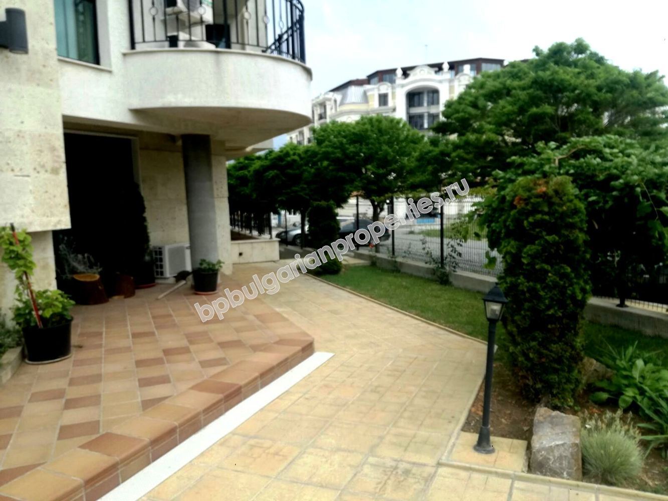 Мебелиран двустаен апартамент близо до плажа за продаване в курорта Свети Влас