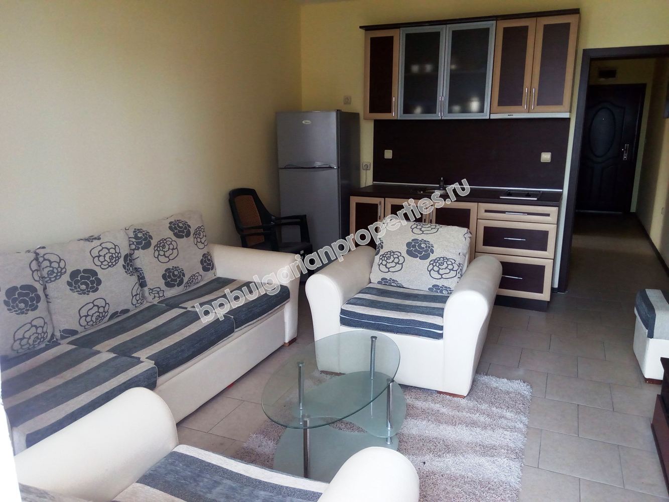 Луксозен едноспален апартамент за продажба до морето в курорта Равда