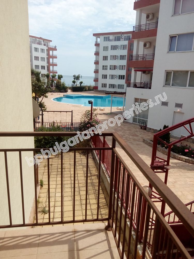 Луксозен едноспален апартамент за продажба до морето в курорта Равда
