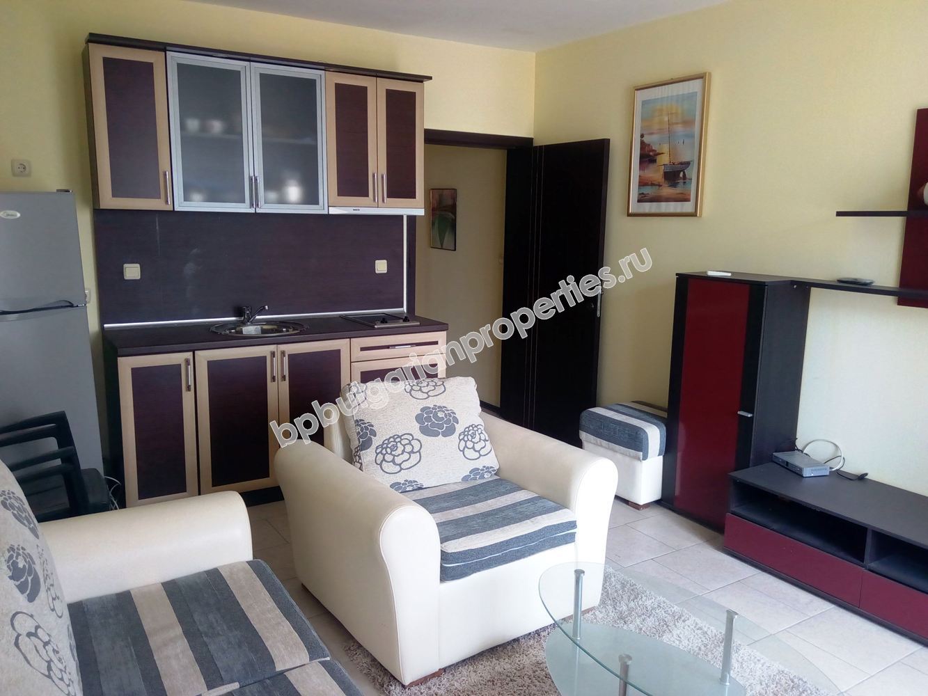 Луксозен едноспален апартамент за продажба до морето в курорта Равда