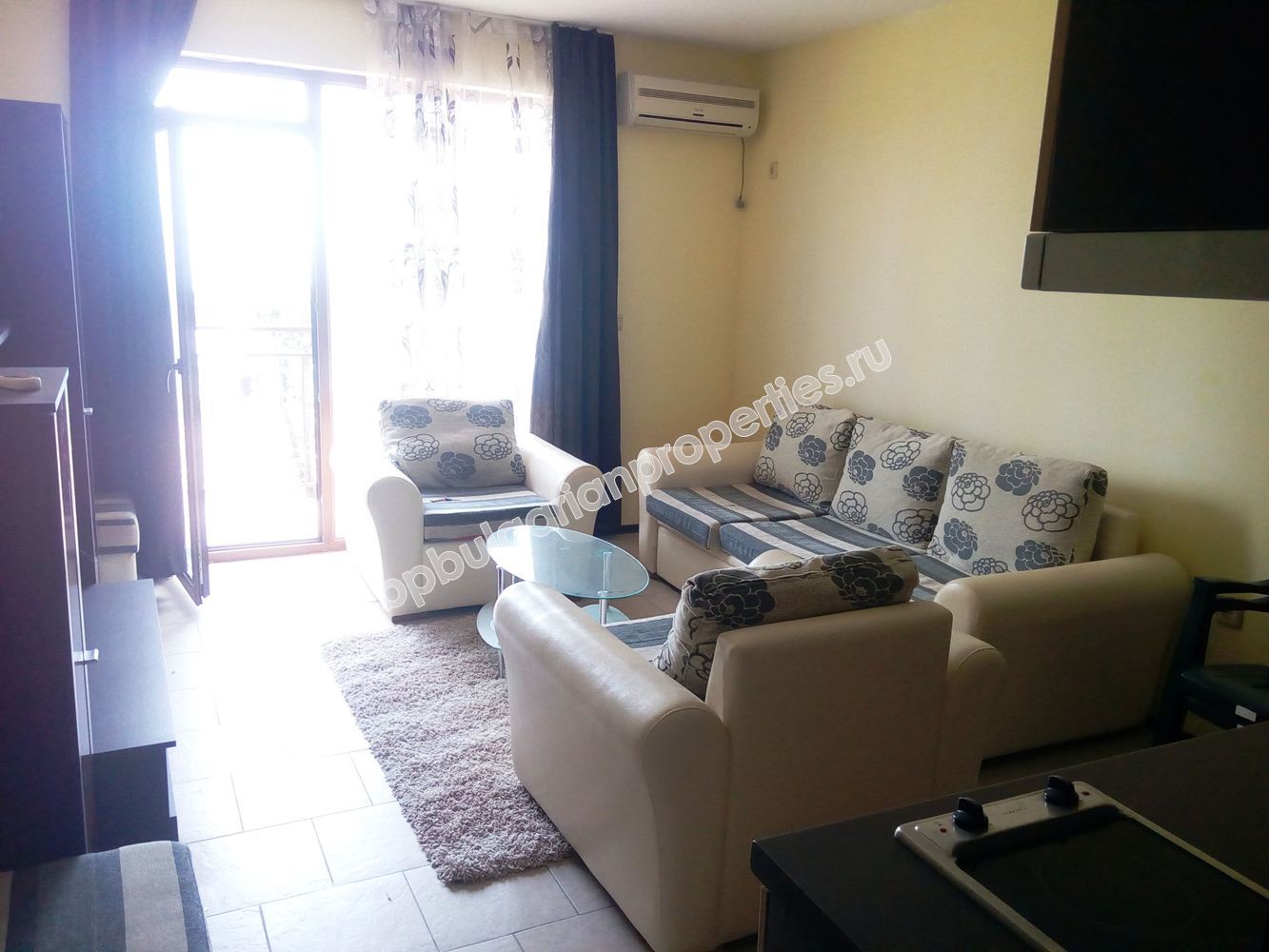 Луксозен едноспален апартамент за продажба до морето в курорта Равда