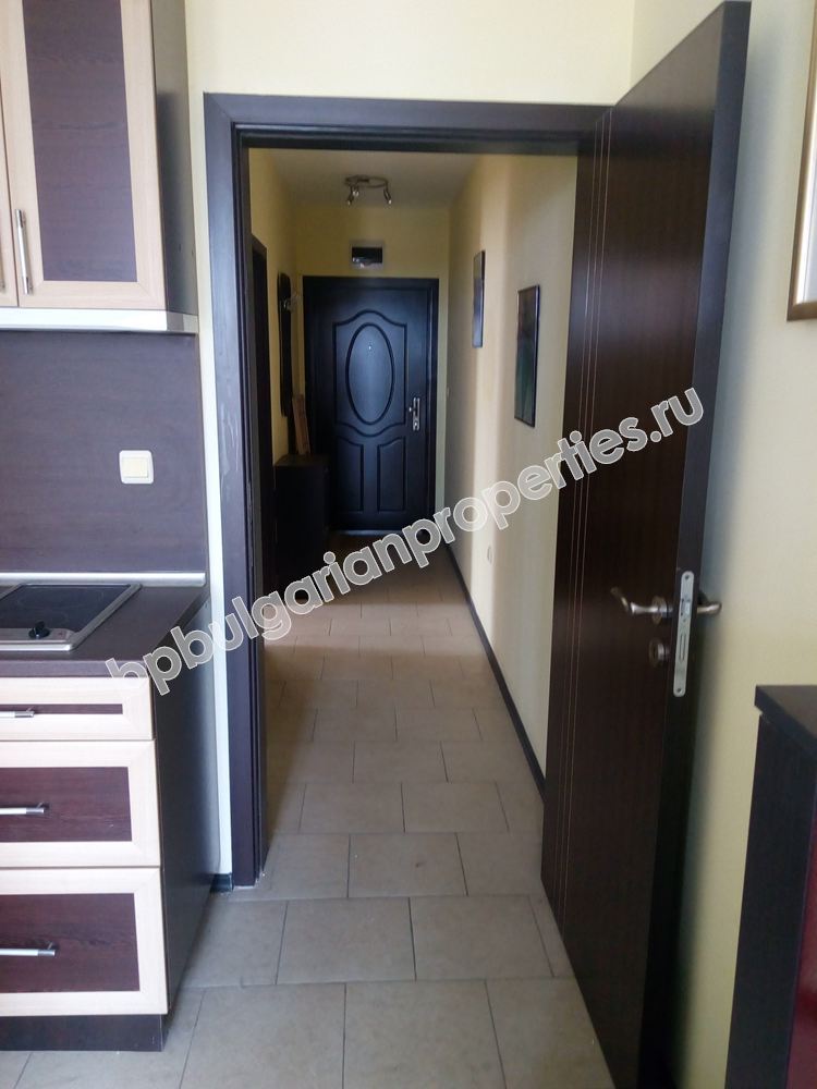 Луксозен едноспален апартамент за продажба до морето в курорта Равда