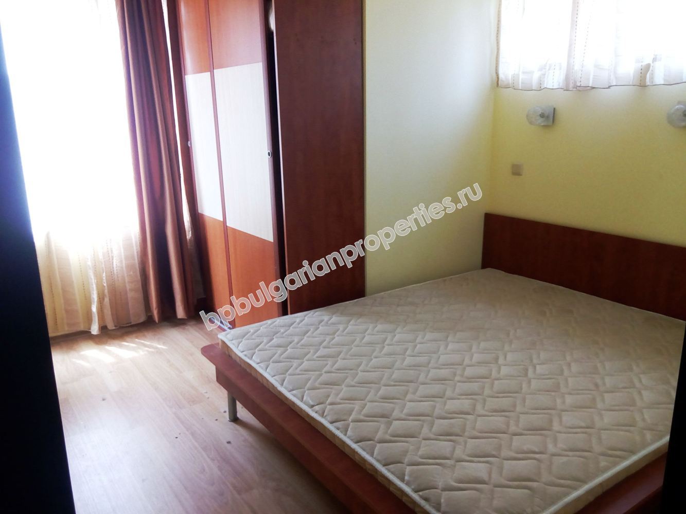 Луксозен едноспален апартамент за продажба до морето в курорта Равда