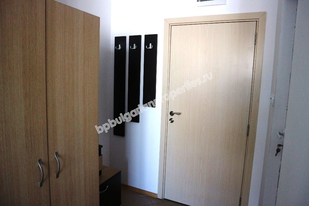 Просторно мебелирано студио за продажба в центъра на курорта Слънчев Бряг