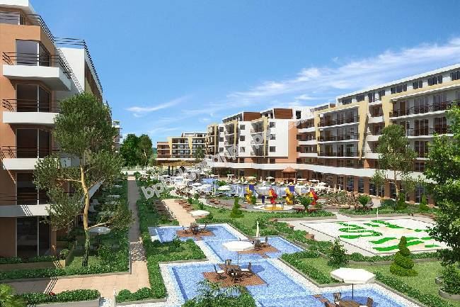 Просторно мебелирано студио за продажба в центъра на курорта Слънчев Бряг