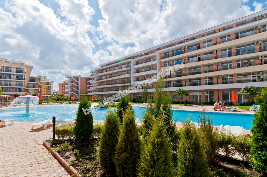 Просторно мебелирано студио за продажба в центъра на курорта Слънчев Бряг