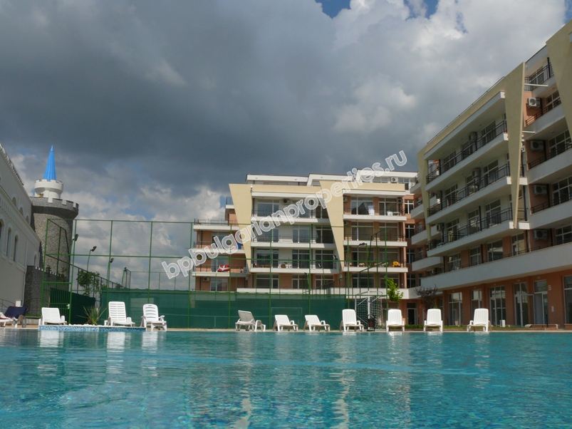 Просторно мебелирано студио за продажба в центъра на курорта Слънчев Бряг