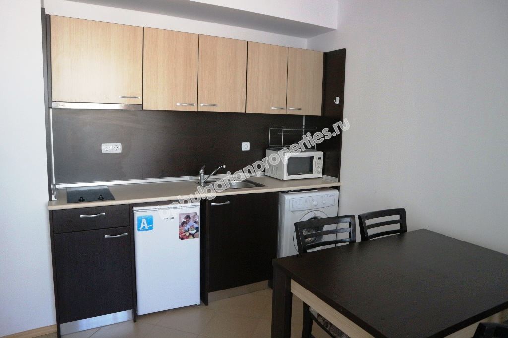 Просторно мебелирано студио за продажба в центъра на курорта Слънчев Бряг